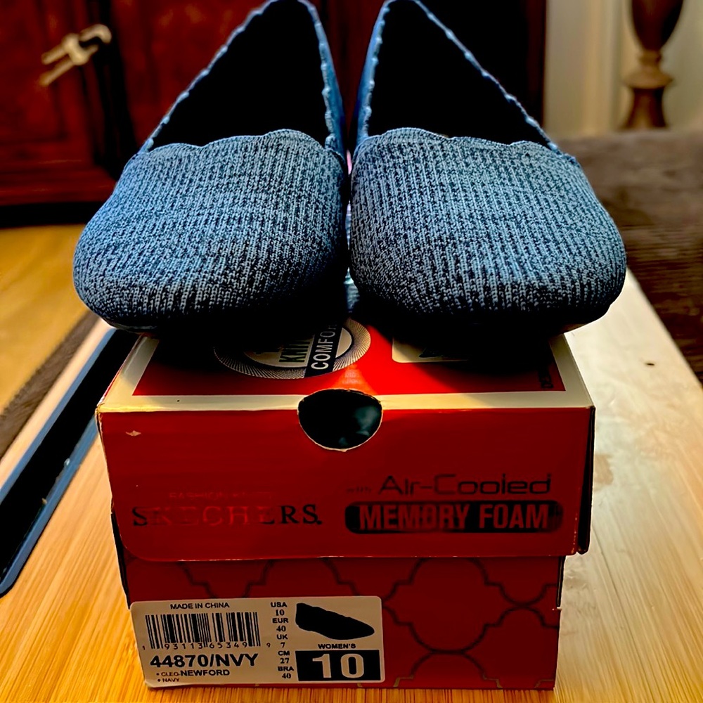 Skechers navy blue flats size 10